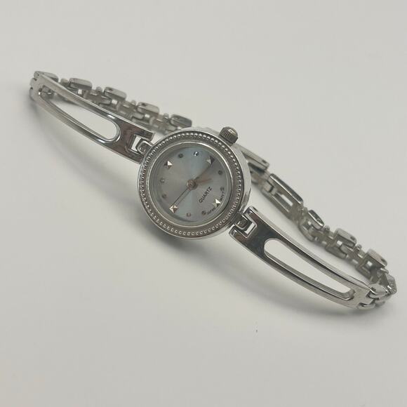 Advance Silver Tone Women’s Quartz Watch 20mm Working New Battery - Picture 5 of 8